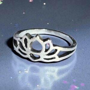 LOTUS FLOWER FASHIONISTA NEW SIZE 5.5 QUALITY TITANIUM SILVER RING